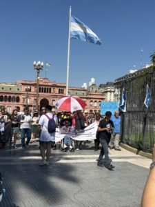 Abuelas and other groups protesting together at Plaza de Mayo. Photo by Ella Roerden
